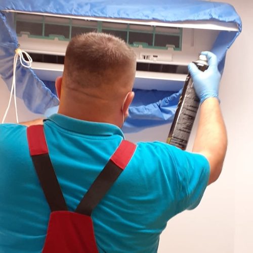 Aplicare spray dezinfectant arome citrice